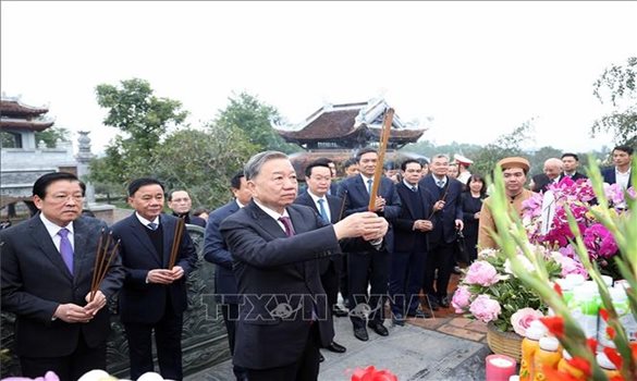 Tổng Bí thư Tô Lâm dâng hương tưởng niệm Chủ tịch Hồ Chí Minh tại Nghệ An