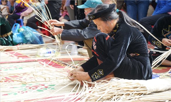 Giữ nghề đan lát truyền thống của đồng bào Tày ở Ba Chẽ