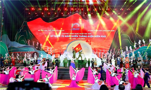 Thủ tướng Phạm Minh Chính dự chương trình nghệ thuật đặc biệt "Điện Biên Phủ - Mốc vàng lịch sử"