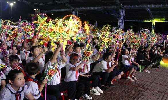 “Trung thu năm nay đối với các cháu đang sống trong vùng lũ lụt, sạt lở, cần được quan tâm đặc biệt”