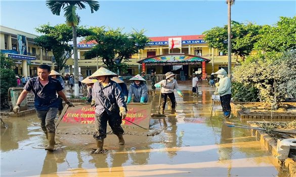 Thái Nguyên: Chật vật “vá” lại giấc mơ con chữ sau lũ dữ