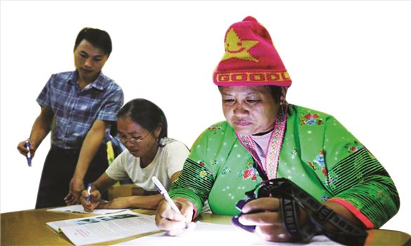 "Thắp sáng" tri thức vùng DTTS từ lớp học xóa mù chữ