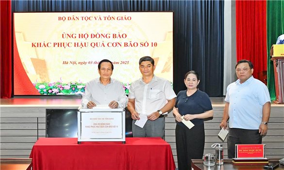 Bộ Dân tộc và Tôn giáo quyên góp ủng hộ đồng bào bị ảnh hưởng của bão số 10