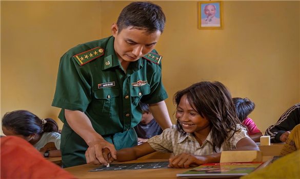 Những thầy giáo quân hàm xanh thắp sáng tri thức miền biên viễn