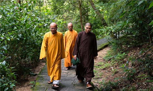 Phật giáo trong đời sống hiện đại: Gương sáng giữ lửa từ bi (Bài 2)