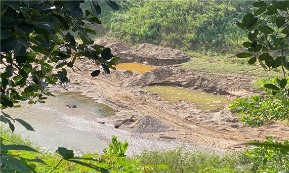‘Xẻ thịt” sông Tranh để lấy cát