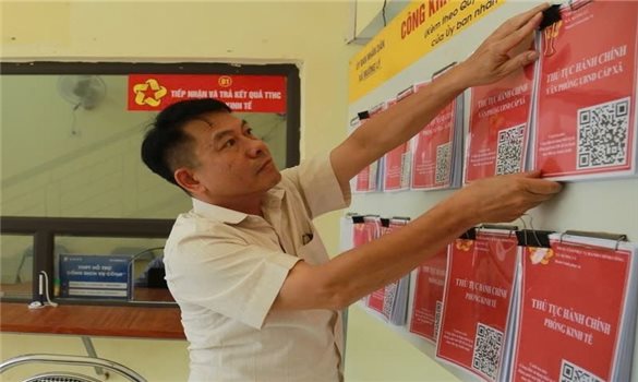 Những bước chân mang mùa Xuân xuống bản