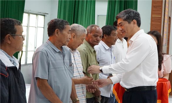 Thứ trưởng Bộ Dân tộc và Tôn giáo Y Vinh Tơr chúc Tết đồng bào DTTS tại Cần Thơ