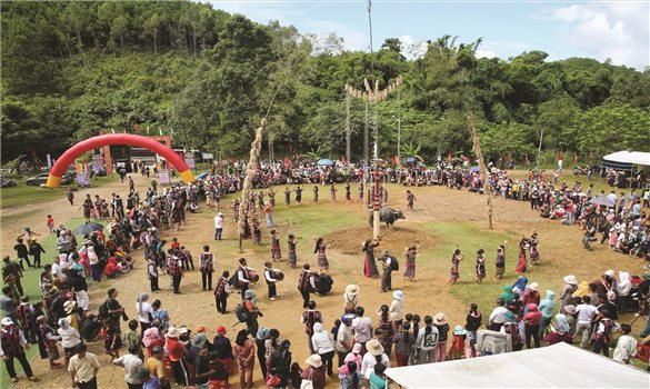 Những người lặng lẽ giữ gìn văn hóa Cơ Tu