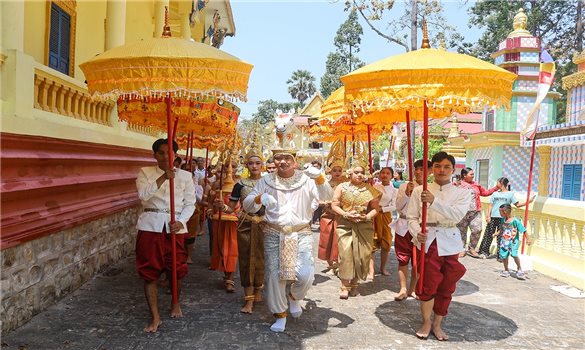 Khoảnh khắc thiêng liêng nhất Tết Chôl Chnăm Thmây của đồng bào Khmer