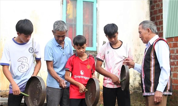 Người làm công tác dân tộc "giữ lửa" nơi non cao