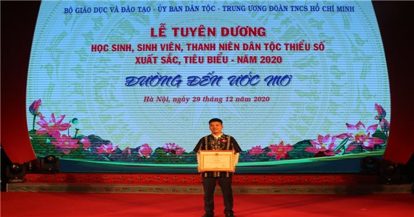 Bác sĩ Lá Văn Khôi: Tấm gương điển hình của thanh niên