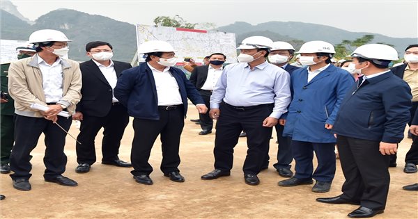 Phó Thủ tướng Lê Văn Thành kiểm tra tiến độ thi công dự án cao tốc Bắc-Nam