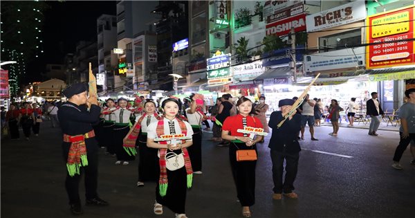 Hội tụ văn hóa các vùng miền - Mang văn hóa Tây Bắc về xứ Tây Đô