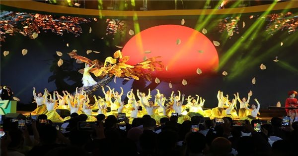 Đặc sắc sản phẩm núi rừng, miền biển của đồng bào nơi Hội chợ Mùa Thu