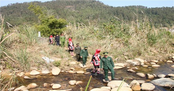 Vững chắc đường biên, thông suốt đường hàng