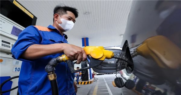 Giá xăng giảm nhẹ, dầu tăng từ chiều 11/9