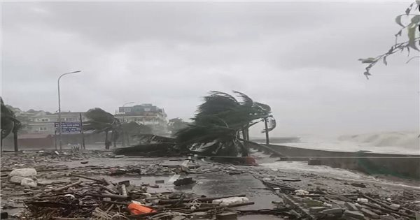 Bão số 10 Bualoi: Nhiều người thương vong, nhà tốc mái, cột điện đổ, ngập lụt nhiều nơi