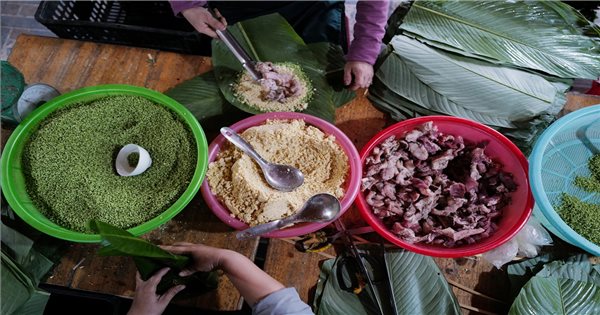 Tinh hoa bánh chưng gù Bản Tùy | Dân tộc và Phát triển