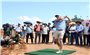 Huyền thoại golf thế giới Greg Norman thực hiện cú swing đầu tiên tại Dự án sân golf Văn Lang Empire