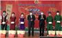 Phó Chủ tịch Quốc hội Nguyễn Đức Hải tặng quà cho công nhân đồng bào DTTS tại Gia Lai