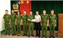 Quảng Ngãi: Thưởng nóng Công an xã vì thành tích bắt nhanh nghi phạm chém trọng thương 2 người ở nhà trọ