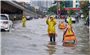 Hà Nội: Nhiều tuyến phố, khu dân cư ngập sâu, ô tô 'ngâm mình' trong nước