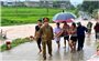 Đưa sản phụ vượt lũ đến bệnh viện an toàn, bé trai chào đời khỏe mạnh, nặng 3,7kg