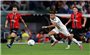Real Madrid ngược dòng hạ Mallorca, vươn lên ngôi đầu La Liga