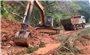Quảng Ngãi: Huy động phương tiện, nhân lực khắc phục sạt lở trên tỉnh lộ 674