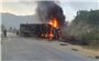 Quảng Ngãi: Xe tải bốc cháy ngùn ngụt trên đèo Lò Xo