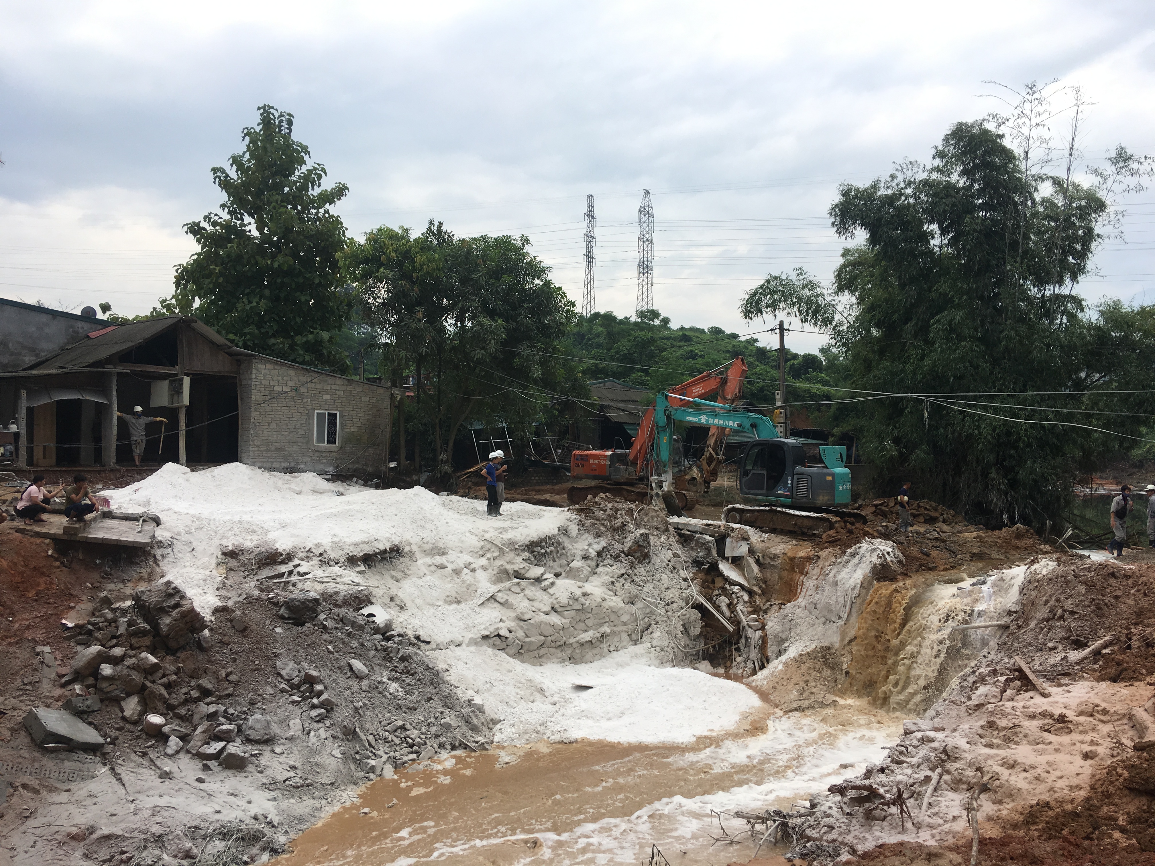 Sự cố tràn và vỡ đập bãi thải gyps của nhà máy DAP số 2 vào tháng 9/2018 gây ảnh hưởng tới đời sống của nhiều hộ dân cũng như môi trường xung quanh