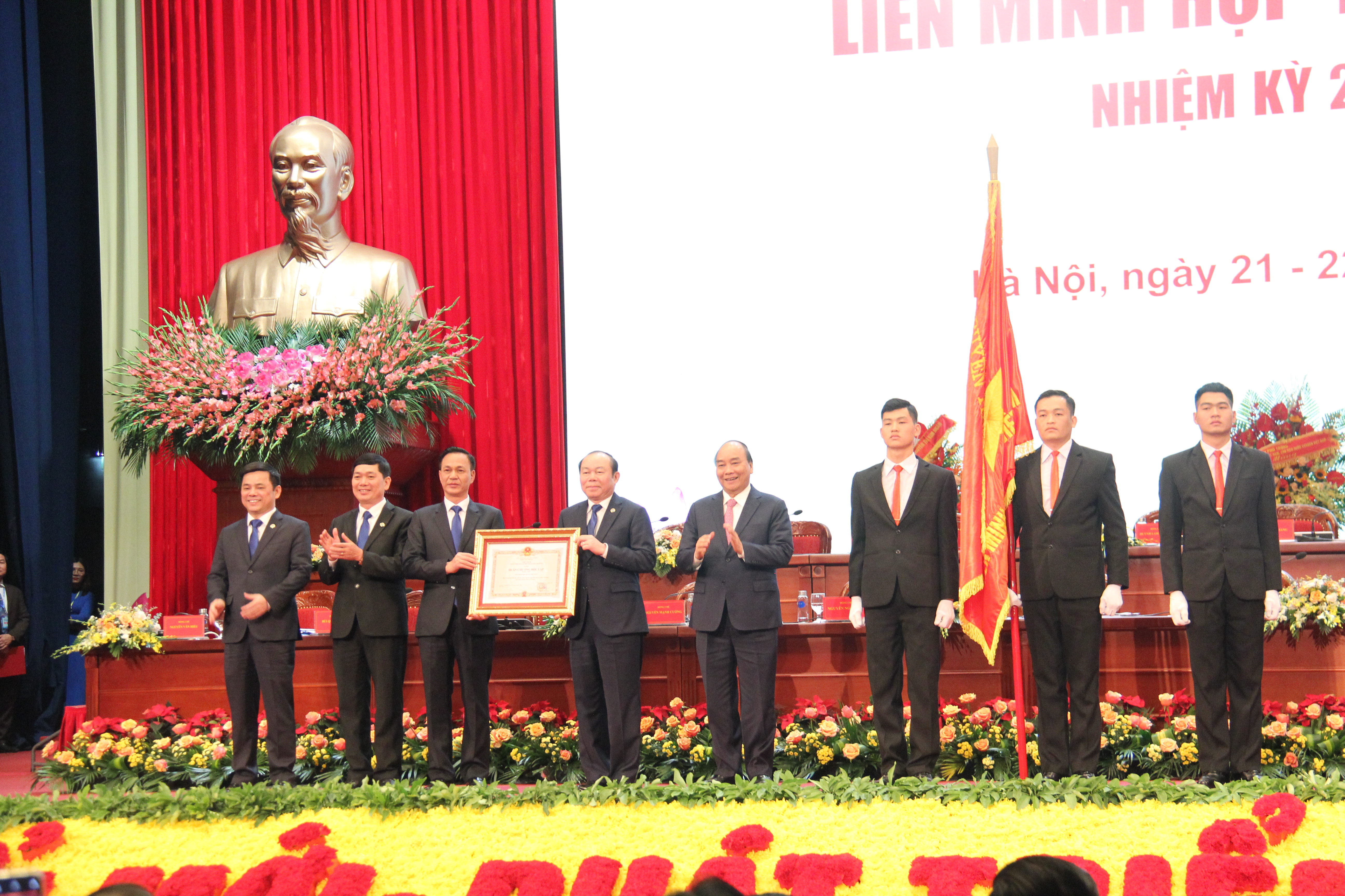 Huân chương Độc lập hạng Nhì là phần thưởng cao quý xứng đáng với những thành quả Liên minh hợp tác xã Việt Nam đã đạt được trong những năm qua