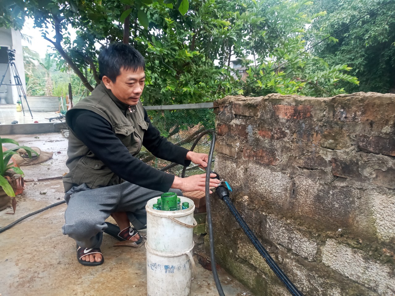 Đường ống nước đã được Công ty Hà Trung lắp đặt cho hộ dân