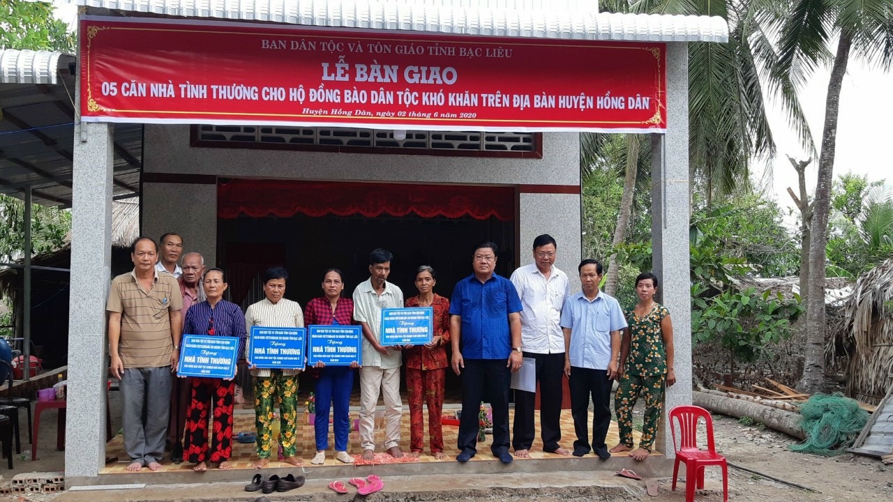 Ban dân tộc và Tôn giáo tỉnh Bạc Liêu trao nhà tình thương cho hộ đồng bào dân tộc Khmer năm 2020 