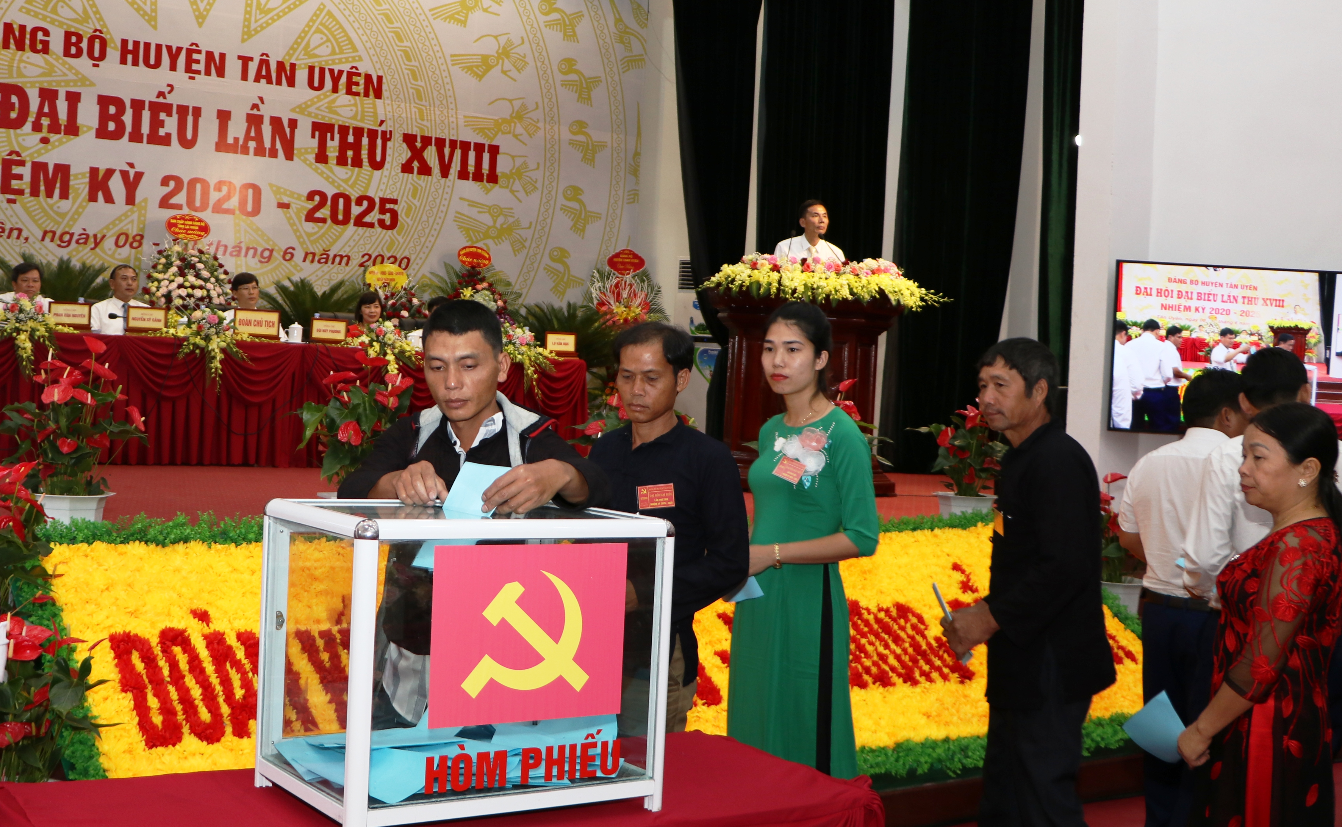 Đại hội bỏ phiếu bầu Ban Chấp hành Đảng bộ huyện Tân Uyên nhiệm kỳ 2020-2025