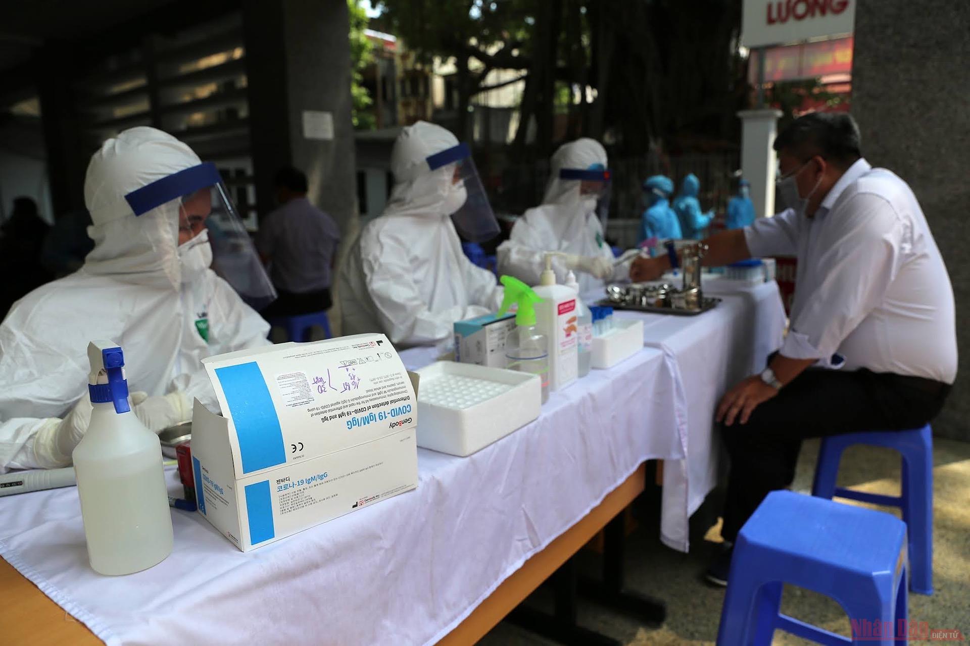 Xét nghiệm những người có nguy cơ cao trở về từ Đà Nẵng để sàng lọc người nhiễm bệnh