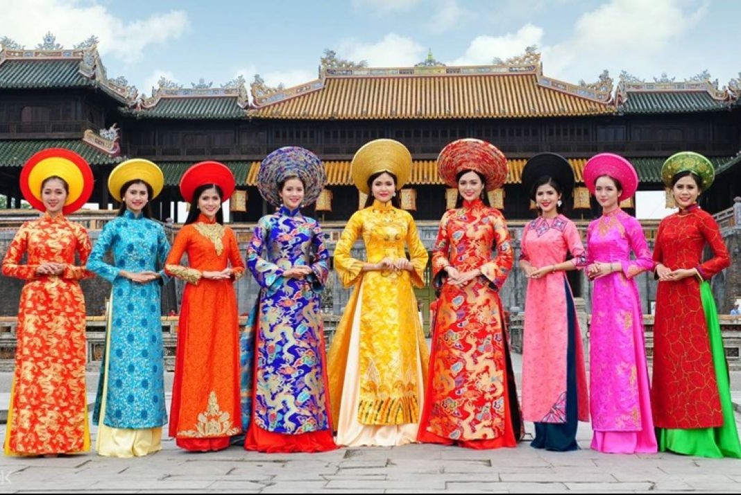 Áo dài là trang phục truyền thống mang đậm nét văn hóa đặc trưng của phụ nữ Việt Nam