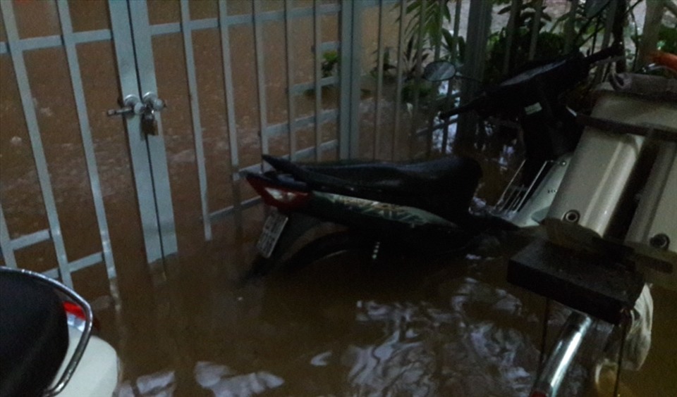 Mưa lũ tại Hà Giang: Hàng loạt ôtô chìm trong biển nước trên đường phố 3
