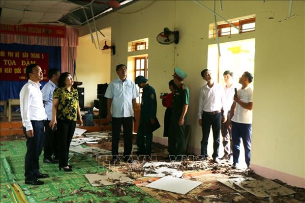 Đoàn công tác của Tỉnh ủy, UBND tỉnh Sơn La kiểm tra tình hình thiệt hại do động đất tại xã Tà Lại, huyện Mộc Châu. Ảnh: Hữu Quyết - TTXVN