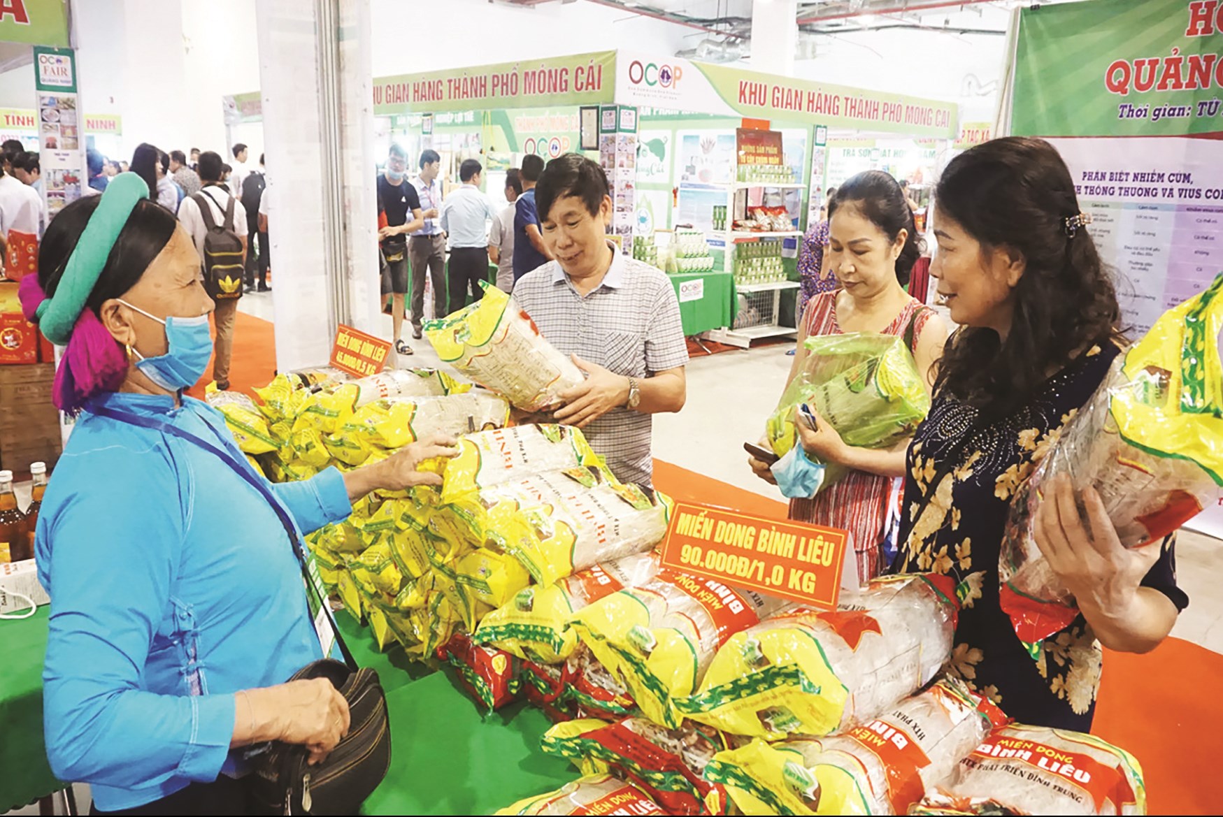 Sản phẩm đặc sản của Bình Liêu (Quảng Ninh) tham gia hội chợ xúc tiến thương mại. (Ảnh: Tư Liệu)