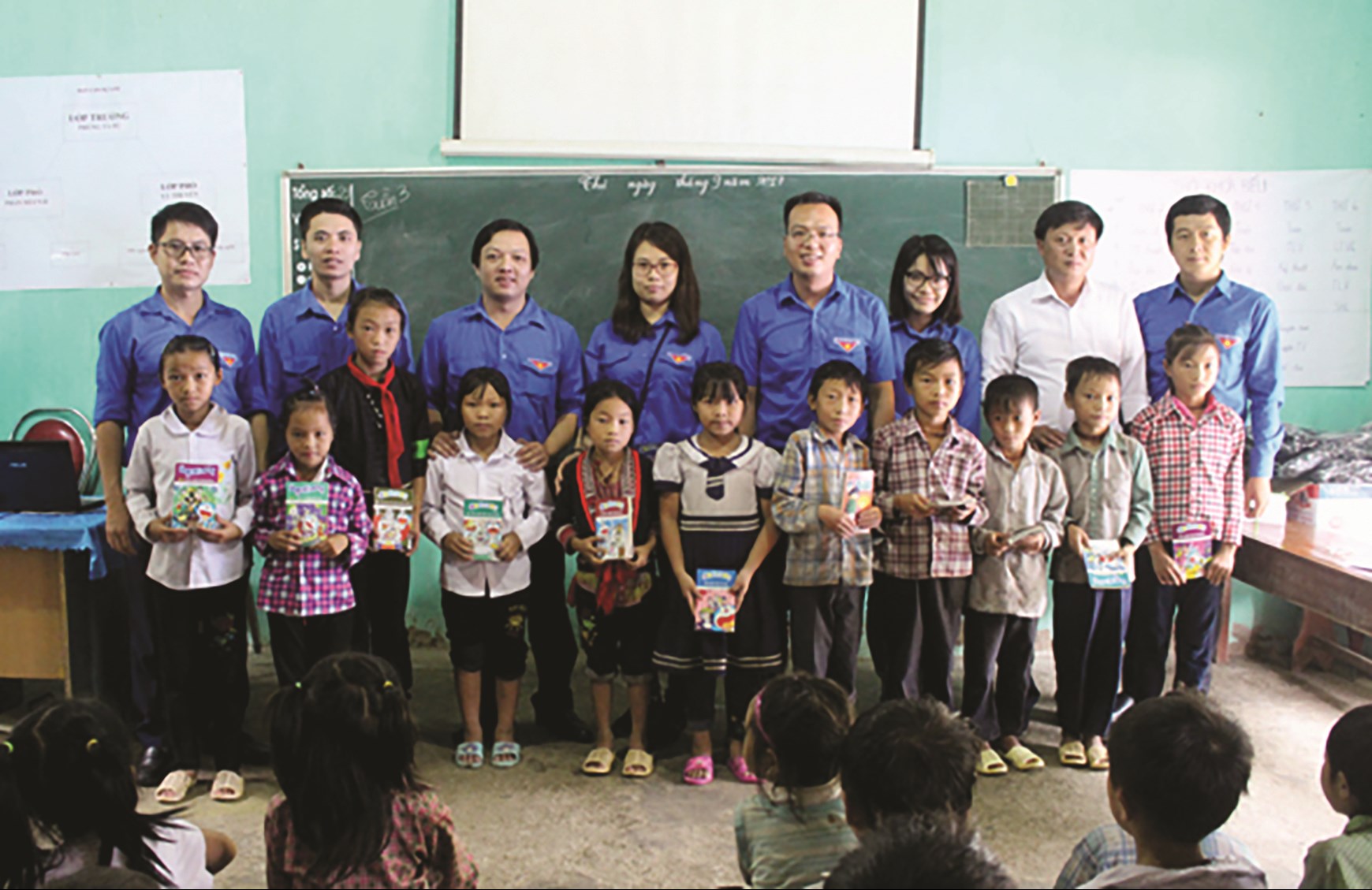 Chương trình “Tủ sách vùng cao” tại Trường Phổ thông Dân tộc bán trú Tiểu học Nậm Khòa, xã Nậm Khòa, huyện Hoàng Su Phì (Hà Giang).