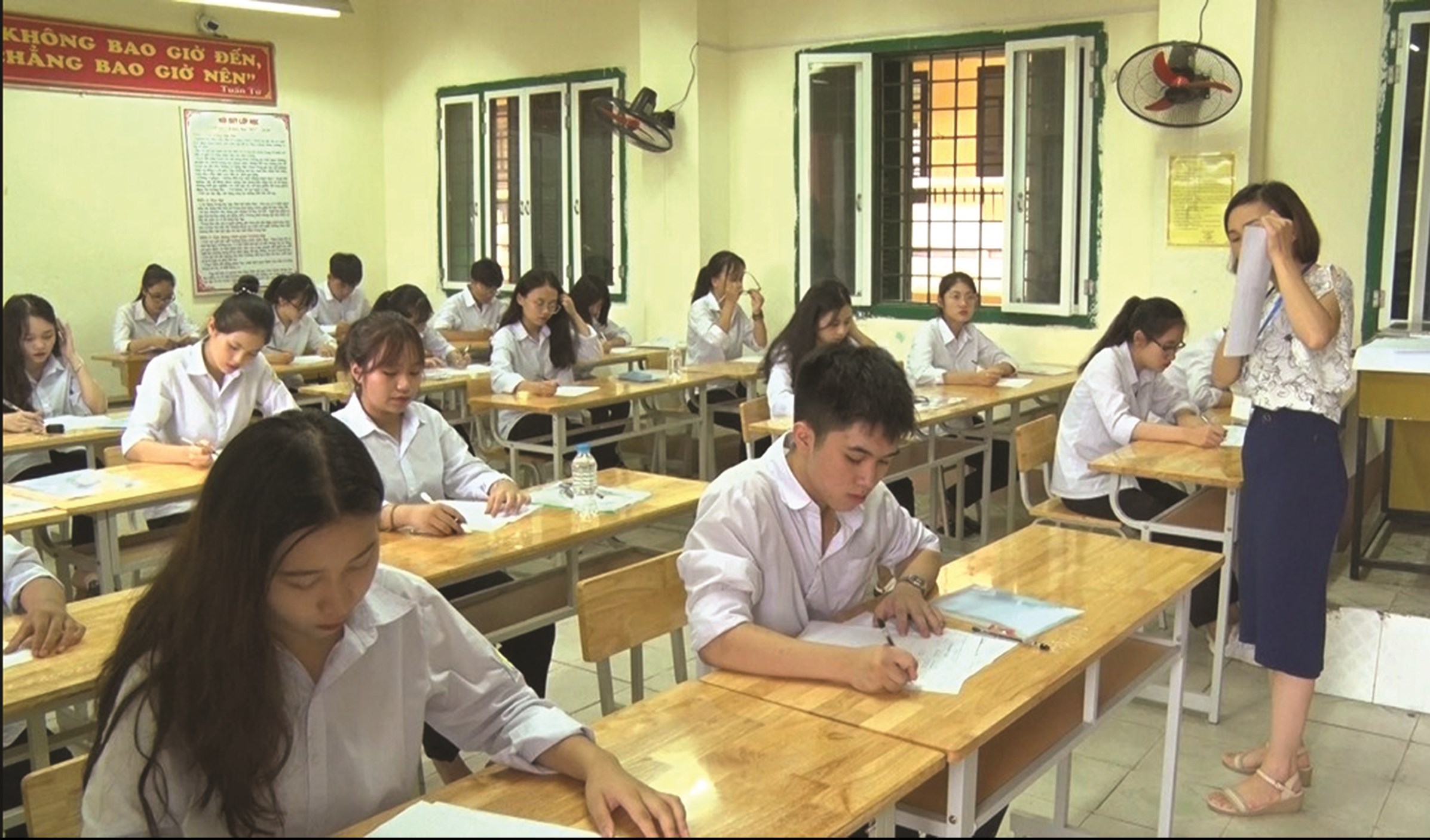 Các thí sinh tại điểm thi Trường THPT số 1 TP. Lào Cai (Lào Cai)