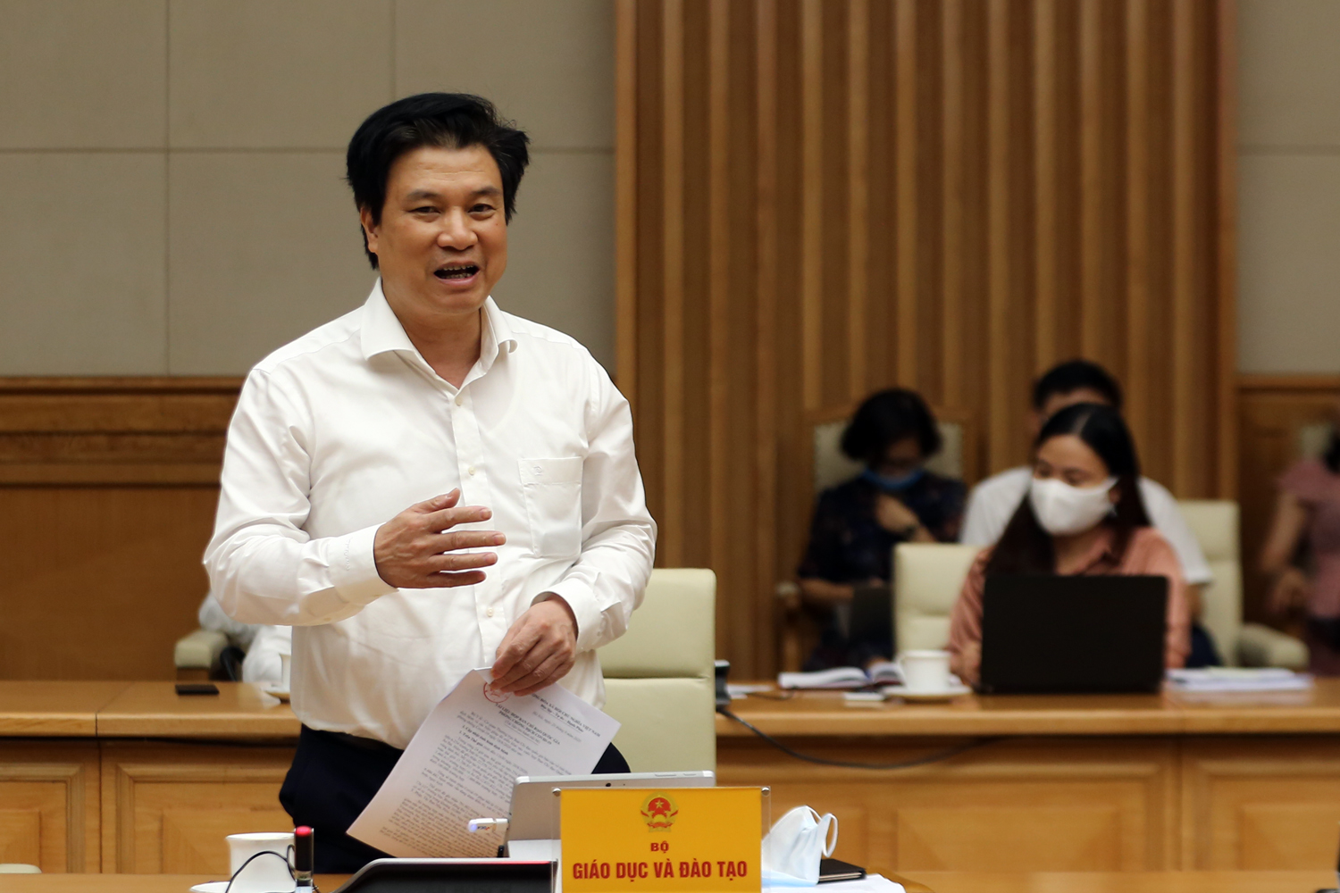 Thứ trưởng Bộ GD&ĐT Nguyễn Hữu Độ cho biết phương án chuẩn bị thi tốt nghiệp THPT đợt 2. Ảnh: VGP/Đình Nam