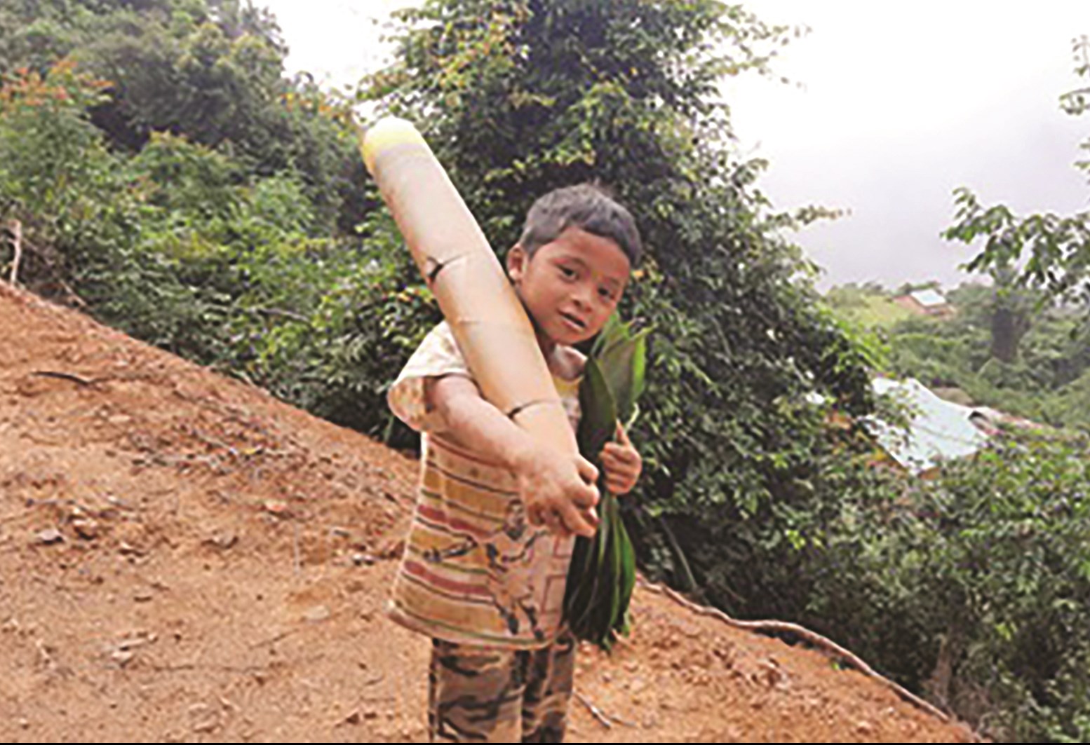 Cậu bé Hồ Ánh Khiết góp thực phẩm chống dịch