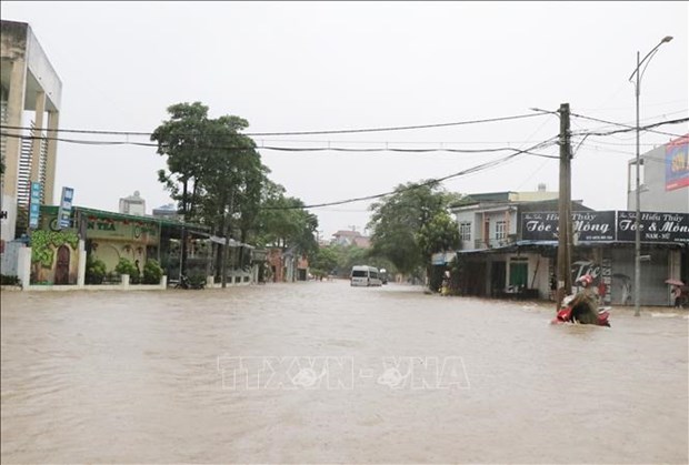 Đường vào Đại học Thái Nguyên thuộc phường Tân Thịnh, Thành phố Thái Nguyên, đã tê liệt hoàn toàn vì ngập sâu trong nước. Ảnh: Hoàng Nguyên - TTXVN