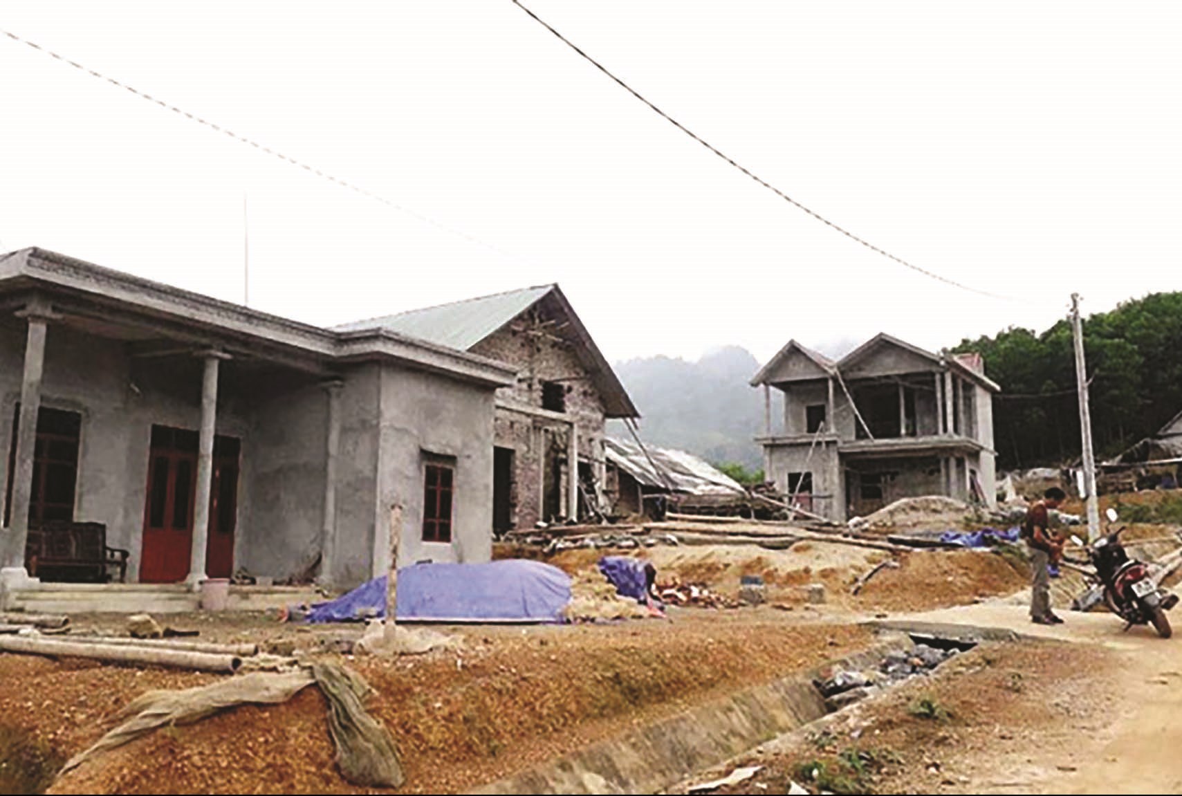 Người dân ở các vùng có nguy cơ sạt lở cao đã được chuyển về khu TĐC xóm Lau Bai, xã Vầy Nưa, huyện Đà Bắc để từng bước ổn định cuộc sống