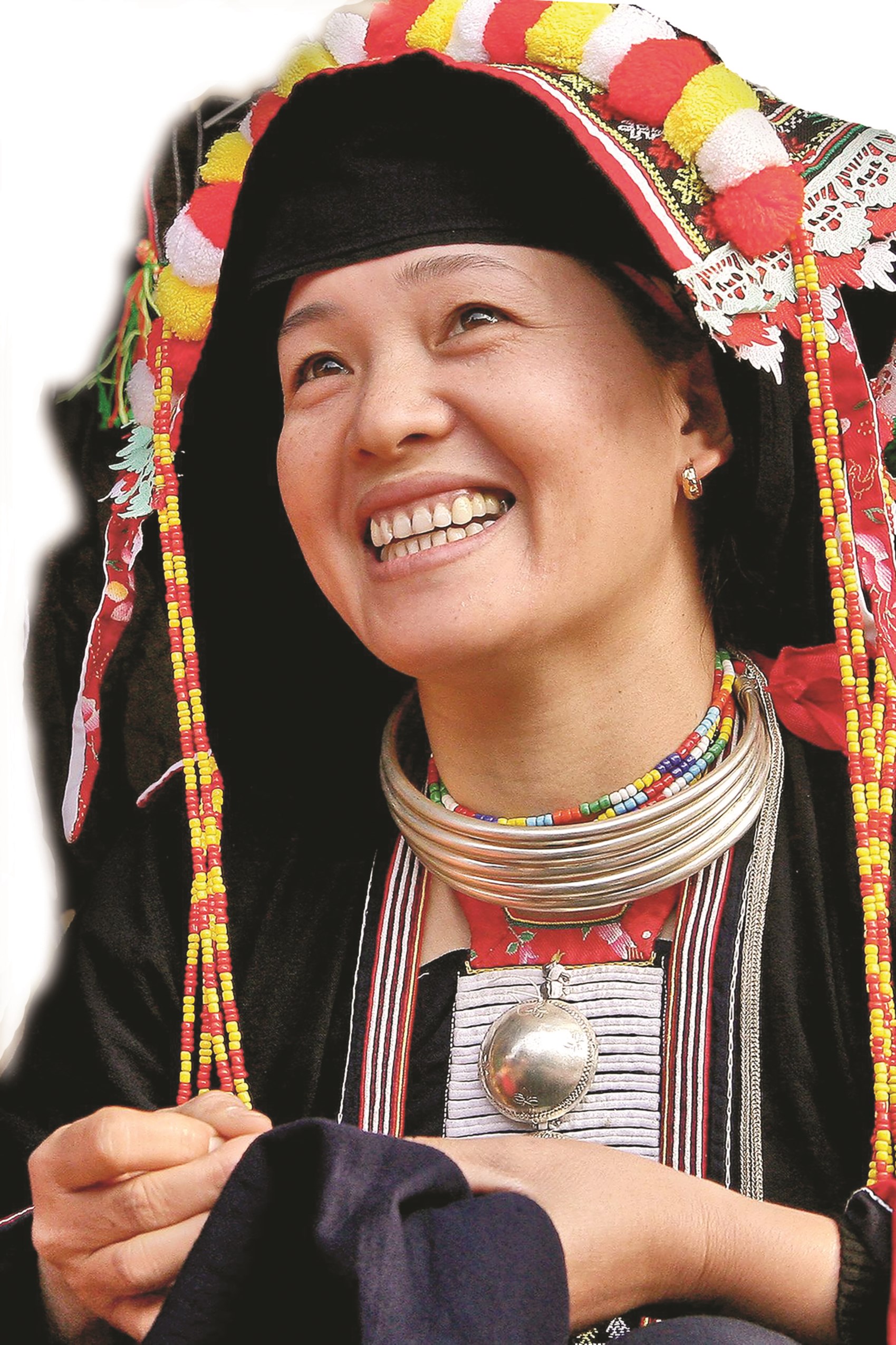 Trải nghiệm thêu hoa văn ném pao của dân tộc Mông giữa lòng Hà Nội
