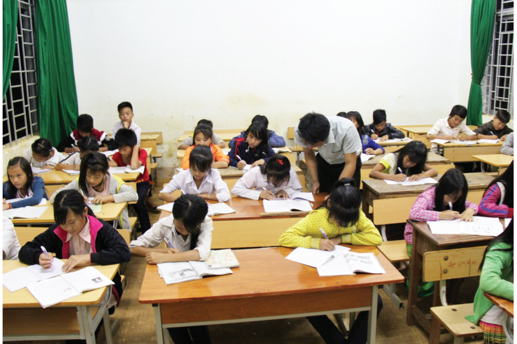 Nhiều giáo viên tiểu học ở huyện Đăk G’long phải tăng ca do nhà trường thiếu giáo viên đứng lớp