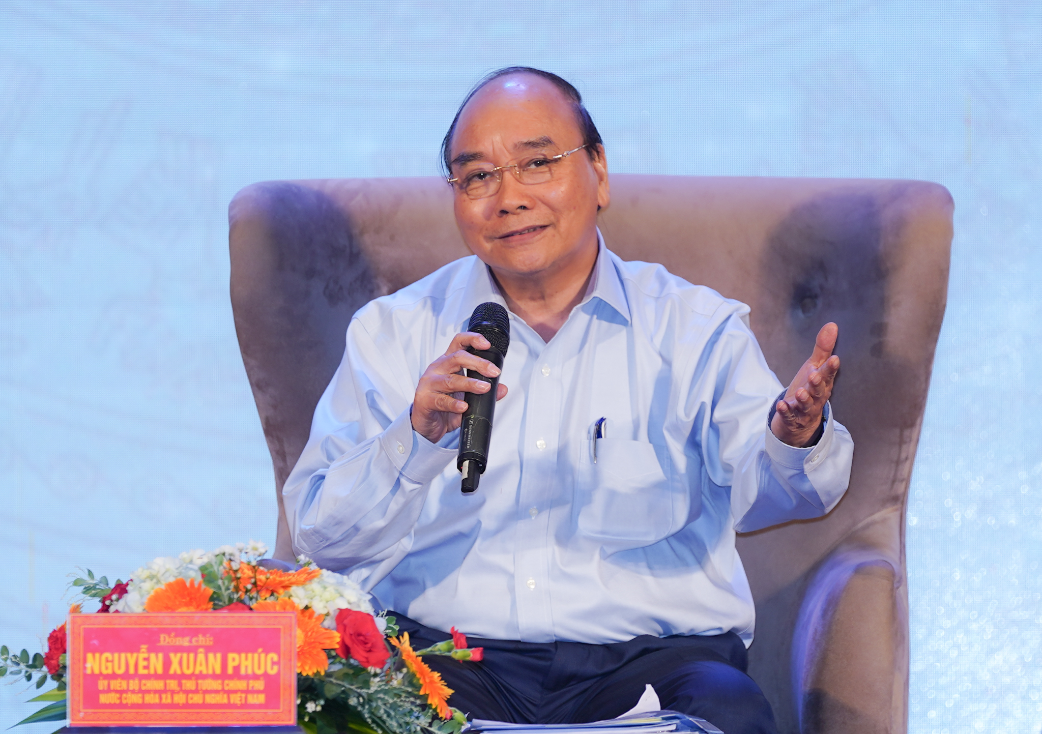 Thủ tướng Nguyễn Xuân Phúc đối thoại với nông dân.